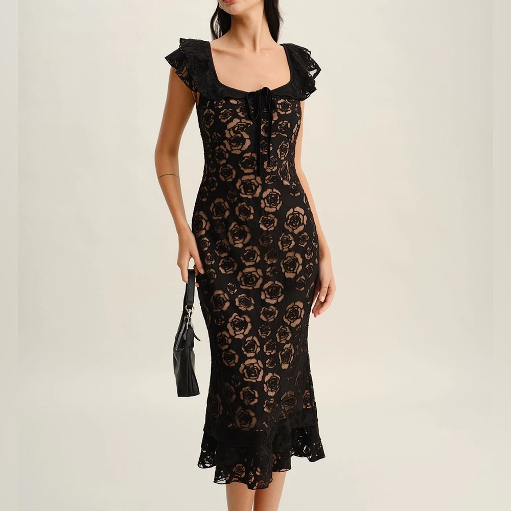 Rihoas Black Textured Ruffle Mermaid Midi Dress